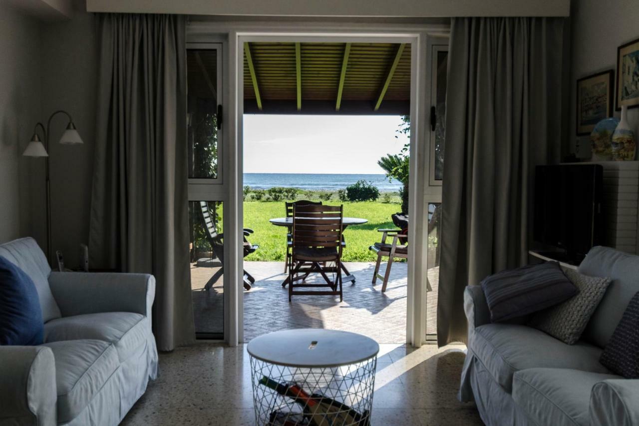 Blue Bay Beach House Larnaca Exterior photo